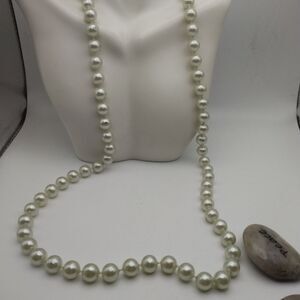 Antiquated beaded long length pearl pop necklace